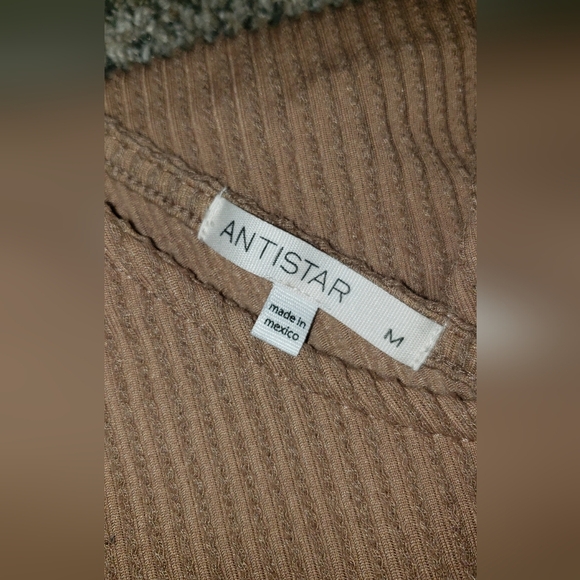 Antistar| Bodycon Ribbed Midi Dress with Scoop Neck and Back Cut Out - Picture 4 of 8